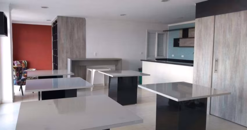 Apartamento com 3 quartos sendo 1 suite.