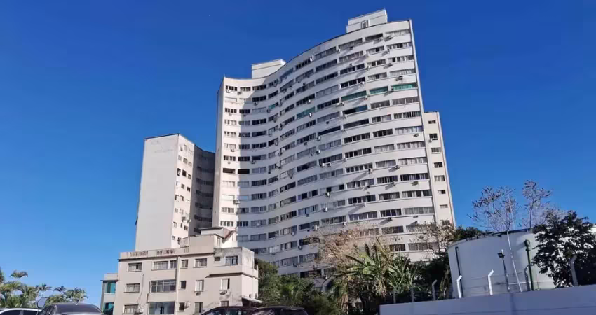 Sala living divido com 01 quarto - ilha porchart - são vicente/sp