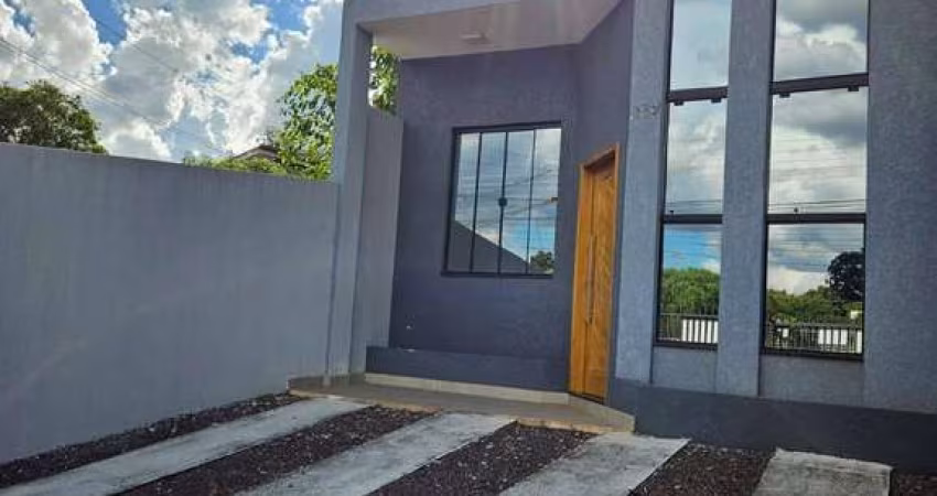Casa com três quartos um sendo suite