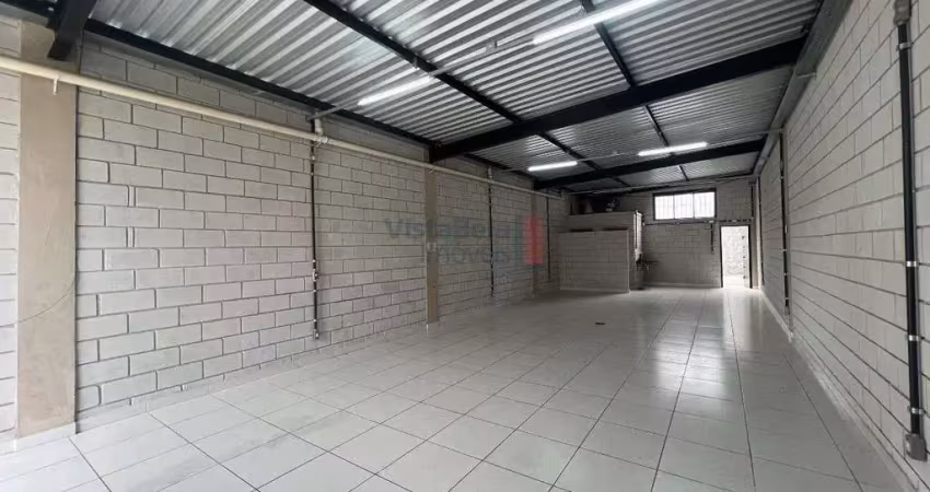 Galpão para locação em tremembé com 105m2, 02 banheiros e quintal.desocupação prevista 05/09/25