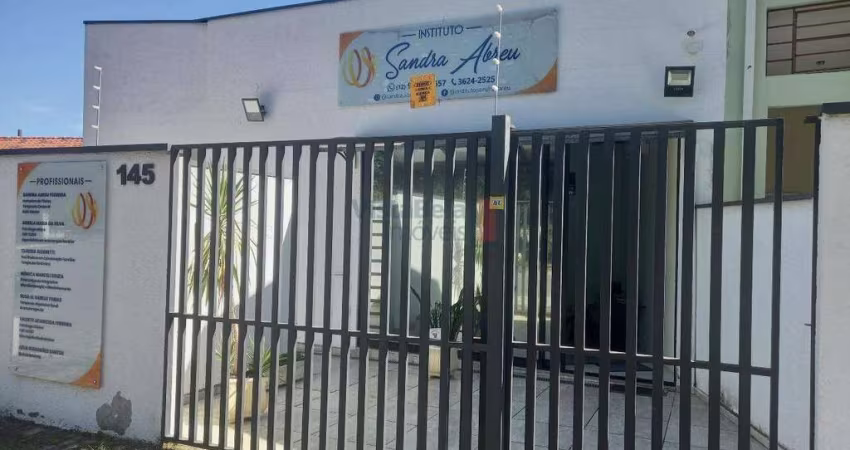 Ponto comercial com 5 salas de atendimento, salão ideal para pilates, auditório para cursos e reuniões.