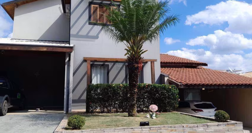 Linda casa com Piscina no Condominio Hipica Pinheiro em Taubaté