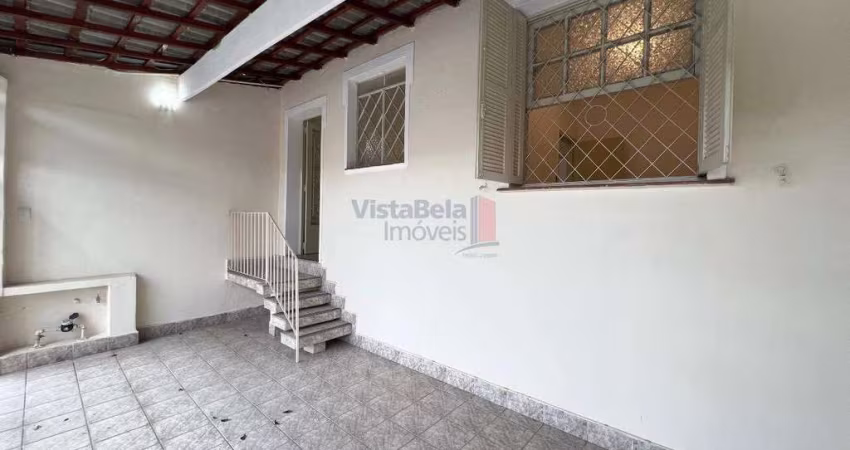Casa ao lado da Pça Sta. Terezinha para Venda com 02 quartos sendo 01 suíte