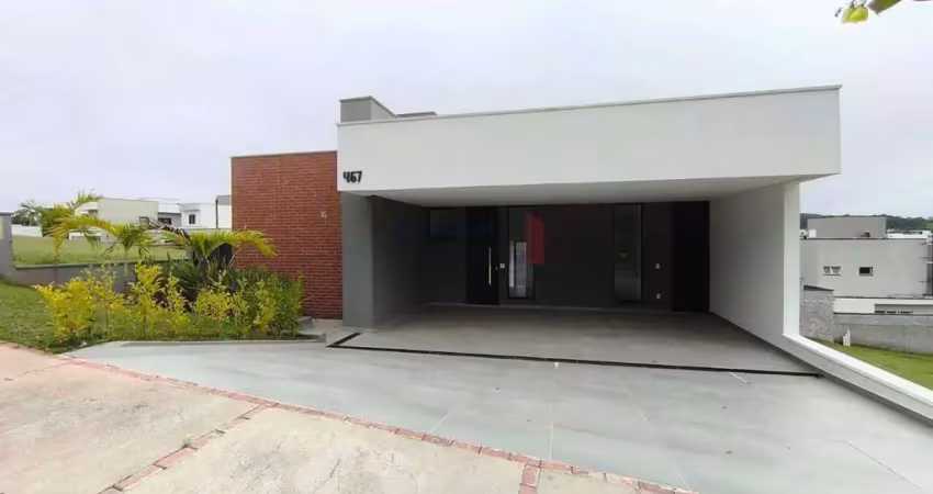 Casa em Condomínio Fechado com 03 suítes, piscina e área gourmet para Locação!