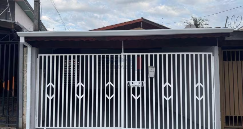 Casa Reformada a Venda com 2 Dormitórios no Residencial Bardan