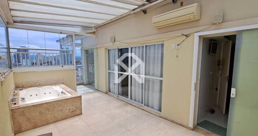 Apartamento cobertura de 136m, 3 suítes; área externa coberta com teto solar automatizado e banheir