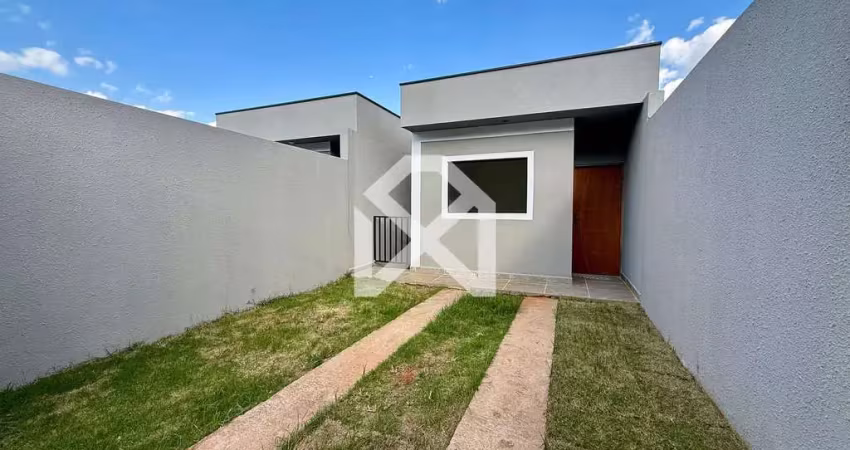 Sobrado à venda com 125m2, 2 dormitórios, quintal, vista do quarto para pedra grande.. 2 vagas de g