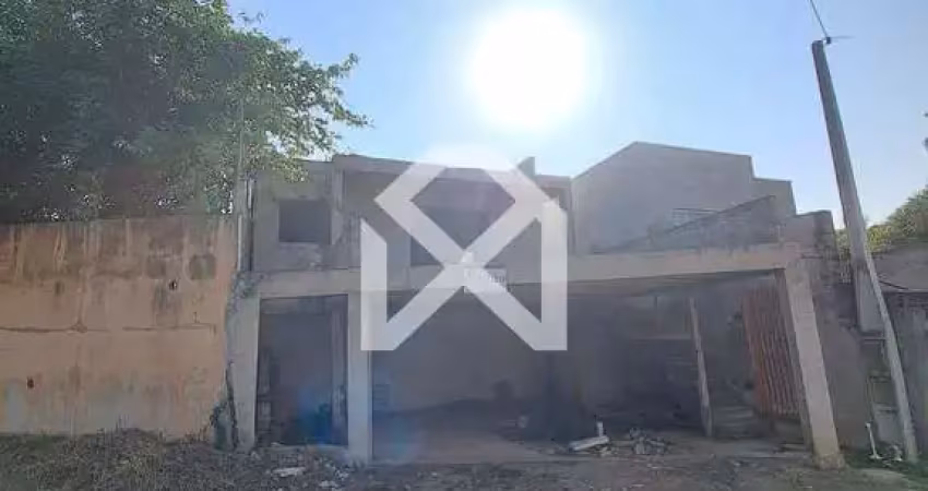 Casa à venda com Terreno de 265m, 3 dormitórios, 1 suiíte, 2 vagas de garagem, Jardim Shangri-Lá, A