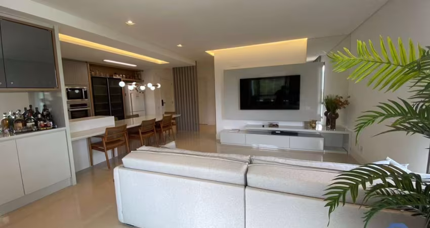 Apartamento com 4 suítes e 3 vagas em Florianópolis com condomínio completo.