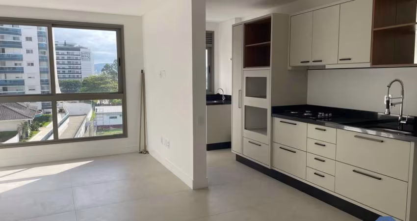 Apartamento locação com 2 dormitórios sendo 1 suíte, 67m² e 1 vaga em Florianópo