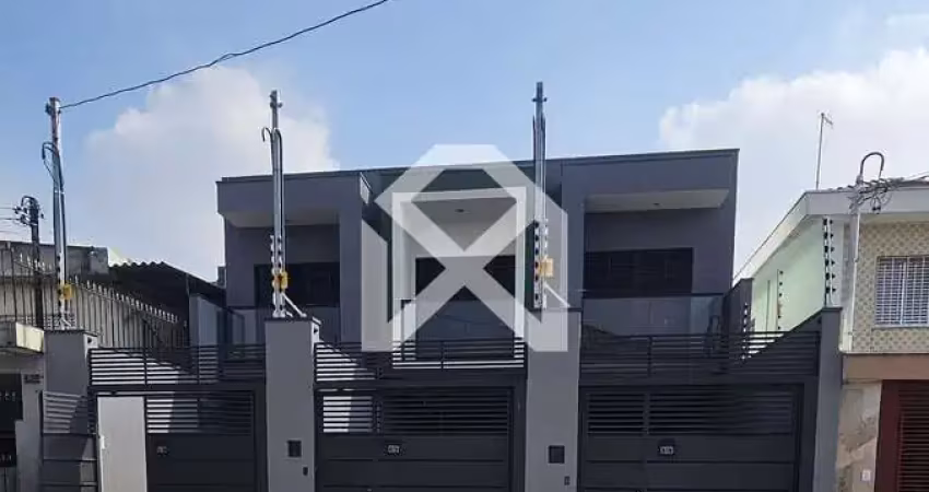 Sobrado à venda com 122m², 3 dormitórios, 1 suíte, 2 vagas de garagem, Quintal com churrasqueira, J