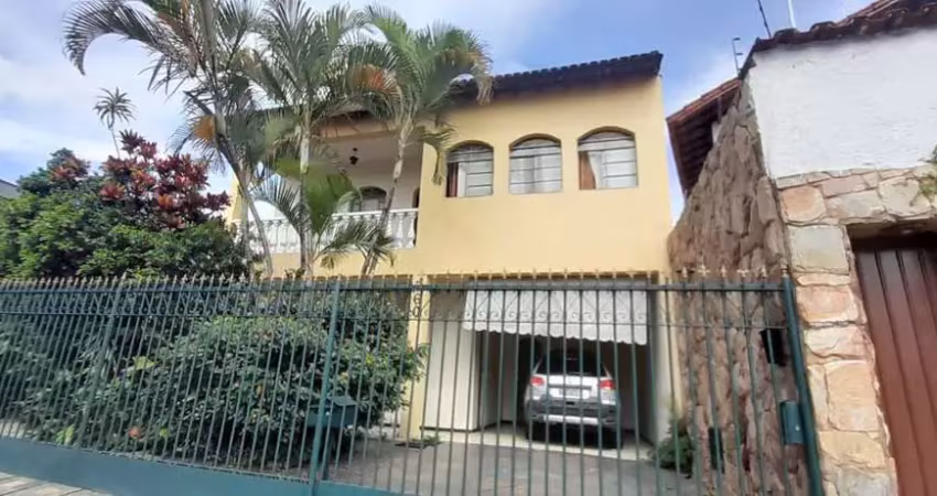 Casa quatro quartos no Bairro Santa Amélia