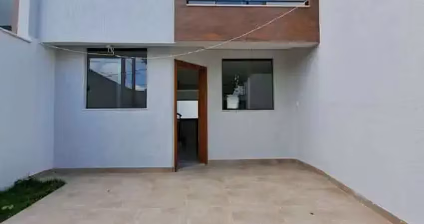 CASA GEMINADA INDEPENDENTE COM TRÊS QUARTOS  NO SANTA BRANCA
