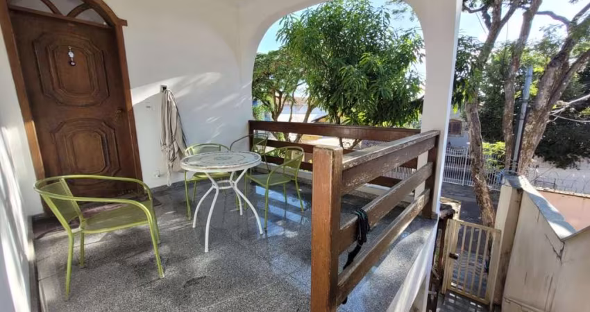 CASA 3 QUARTOS E DUAS VAGAS PROXIMO A AV PORTUGAL