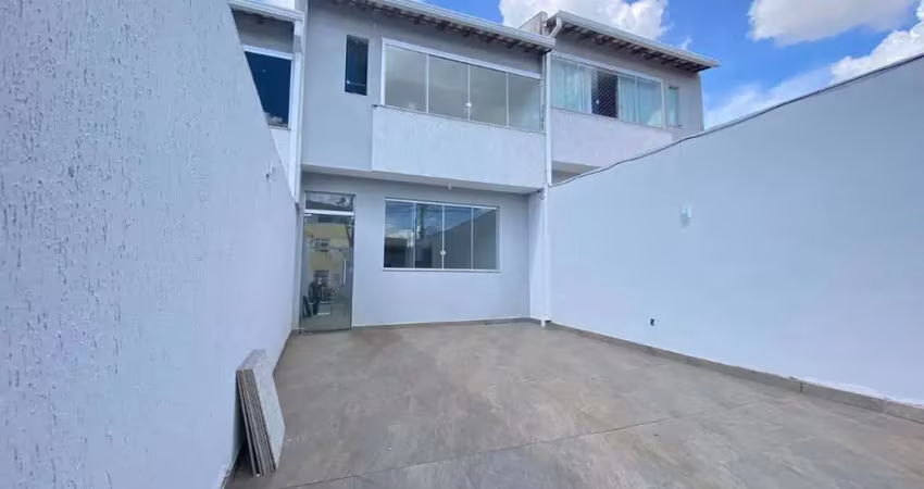 Casa em condomínio fechado com 3 quartos para alugar na Santa Mônica, Belo Horizonte 