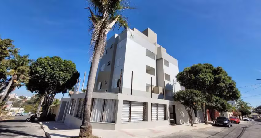 Apartamento com área privaticva, alto padrão no itapoã