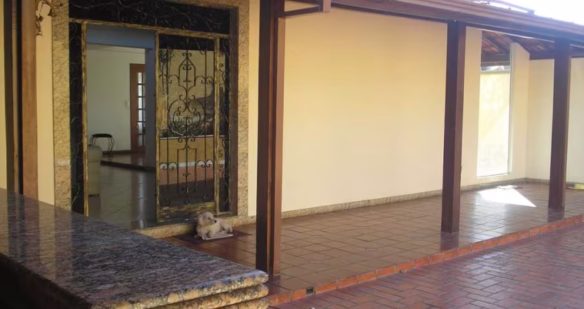 Casa com 4 quartos à venda no Heliópolis, Belo Horizonte 