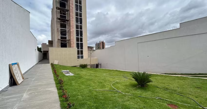EXCELENTE COBERTURA COM TRÊS QUARTOS NO BAIRRO SANTA BRANCA