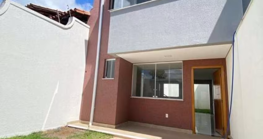 CASA GEMINADA DE TRÊS QUARTOS NO BAIRRO ITAPOÃ