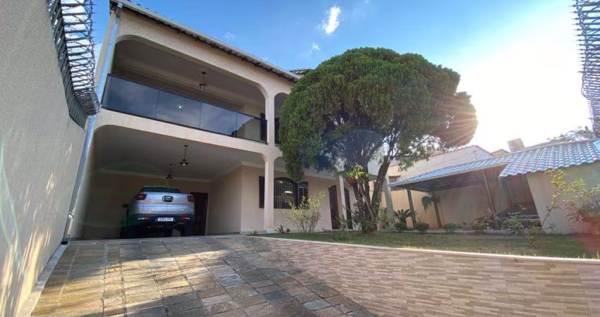 CASA DE TRÊS QUARTOS DO BAIRRO SANTA MÔNICA