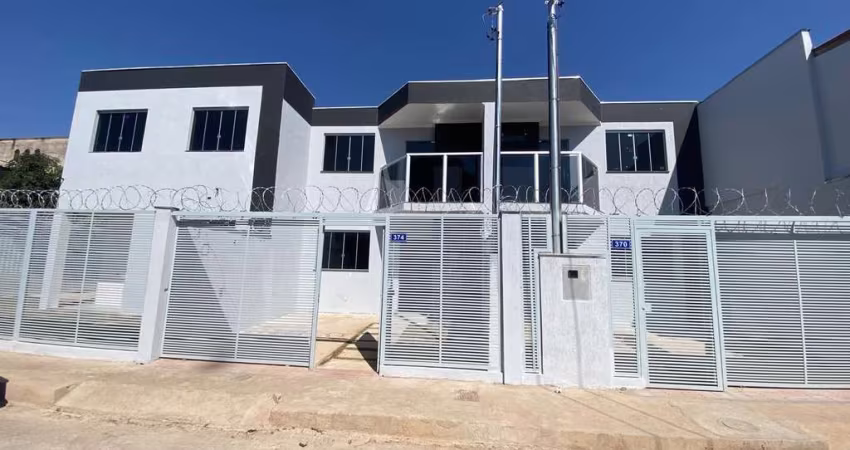 CASA GEMINADA DE TRÊS QUARTOS NO BAIRRO PIRATININGA