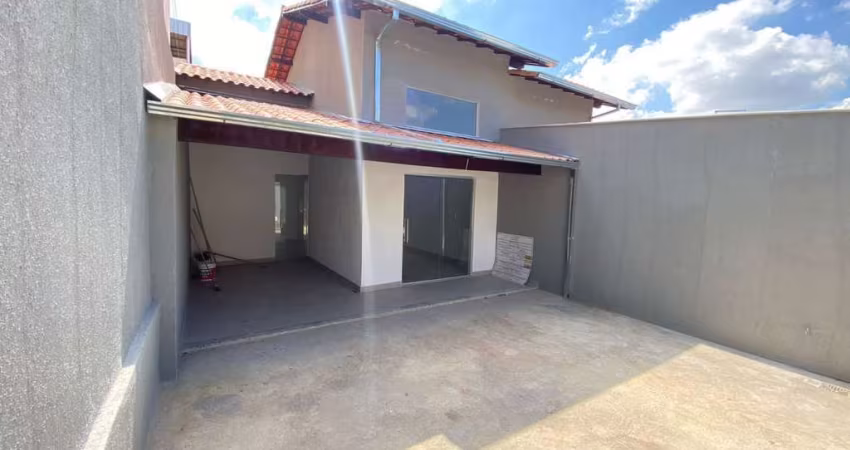 CASA GEMINADA DE TRÊS QUARTOS A VENDA NO BAIRRO PARQUE LEBLON
