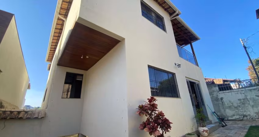 CASA DE 04 QUARTOS NO BAIRRO SANTA BRANCA