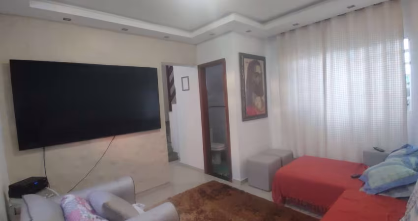 CASA EM CONDOMINIO COM TRÊS QUARTOS NO SANTA AMELIA!!