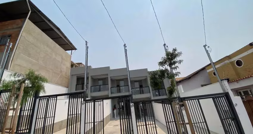 Casa geminada com entrada independente no bairro jardim guanabara!