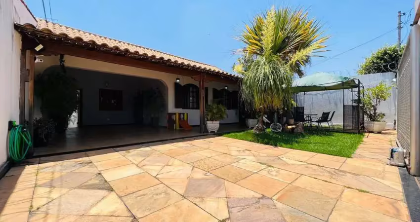 Casa plana de quatro quartos no bairro santa amélia