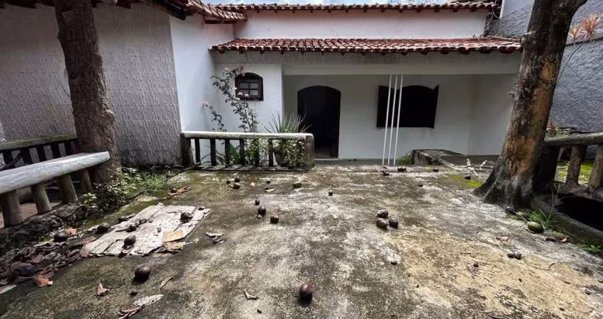 CASA COM LOTE 360 m² NO BAIRRO SANTA MÔNICA