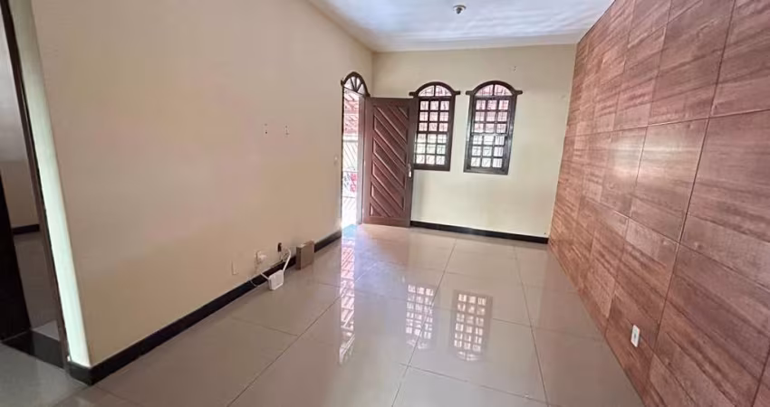 CASA GEMINADA DE TRÊS QUARTOS NO BAIRRO COPACABANA
