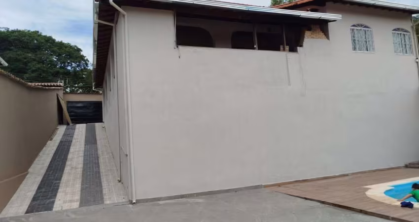 Casa com 3 quartos para alugar no Parque Copacabana, Belo Horizonte 
