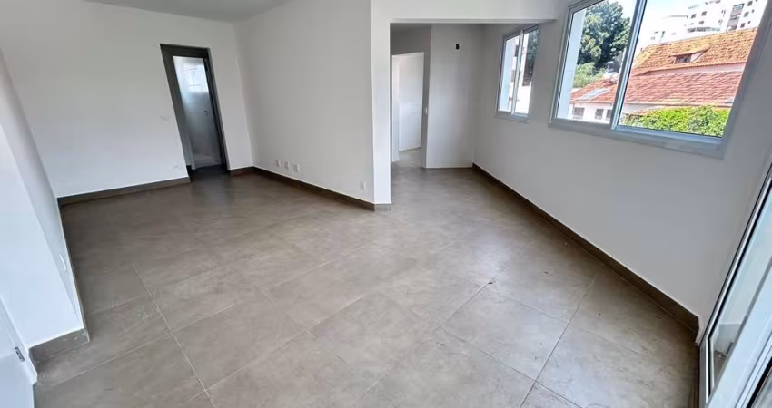 APARTAMENTO DE TRÊS QUARTOS NO BAIRRO LIBERDADE
