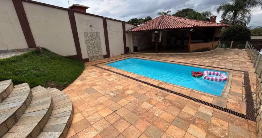 Casa de quatro quartos no Bairro Trevo