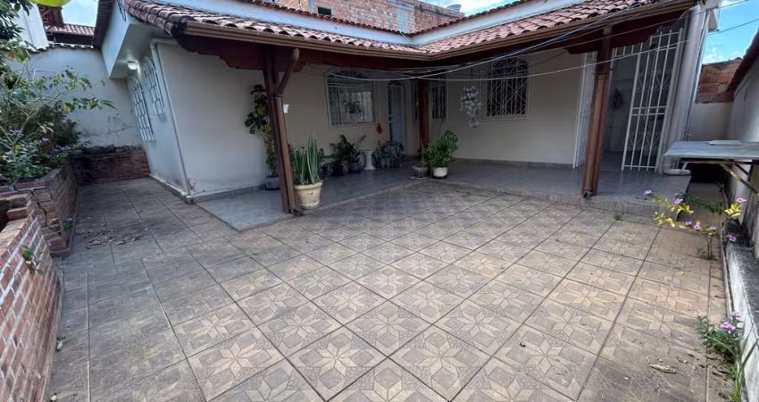 Casa de dois quartos no Bairro Jardim Guanabara