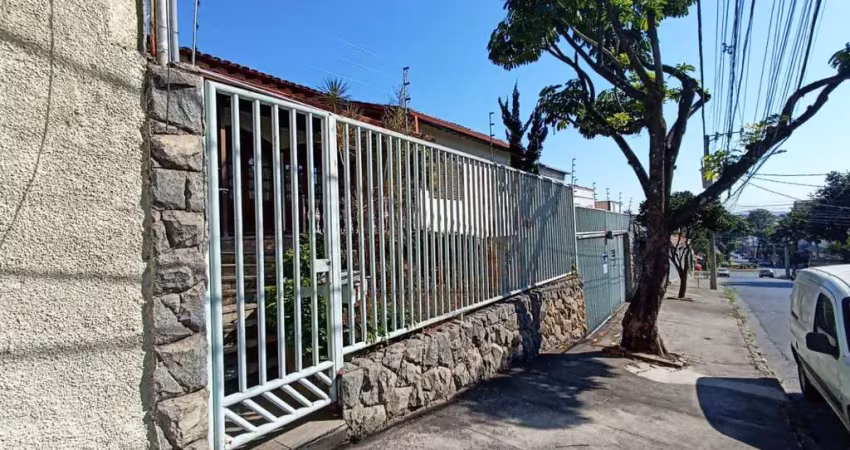 Casa com 4 quartos para alugar na Santa Amélia, Belo Horizonte 