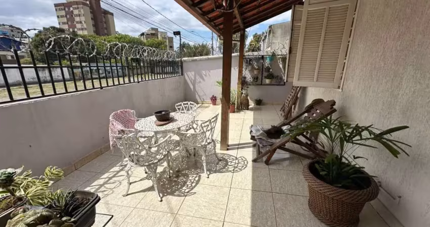 Casa com 3 quartos para alugar em Garças, Belo Horizonte 