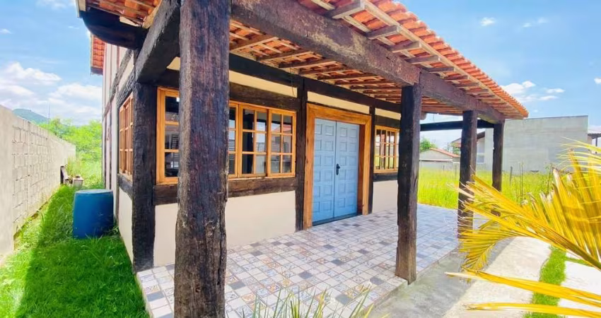 Casa à venda em Penedo, Itatiaia-RJ: 2 quartos, 1 suíte, 1 banheiro, 2 vagas de garagem, 100m² de área. Venha conferir!