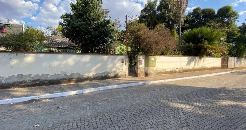 Terreno comercial e residencial de 3.912,45 m² na Vila Julieta, Resende-RJ: oportunidade única de investimento!