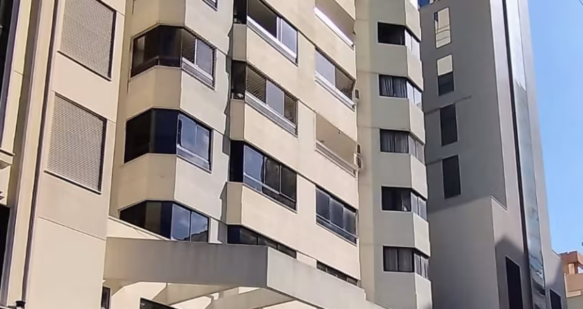 Apartamento 03 dormitórios no melhor de Meia Praia - Itapema SC