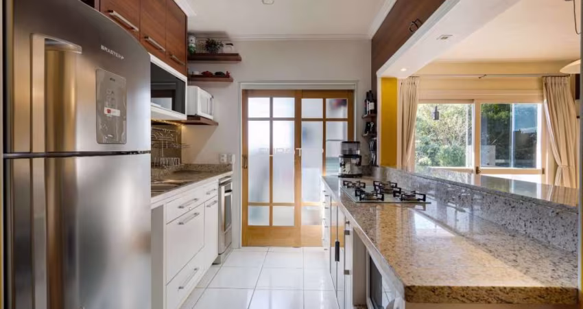Amplo apartamento 2 dorm com sacada e churrasqueira - mobiliado!