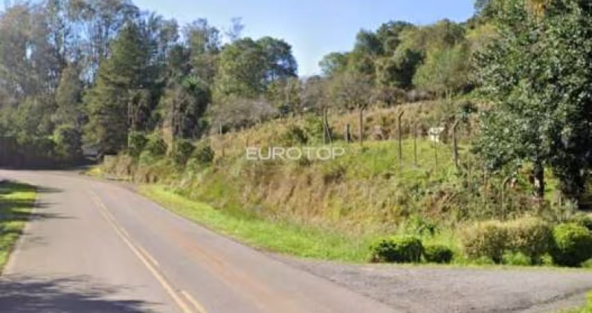 Excelente área nos Caminhos de Pedra!