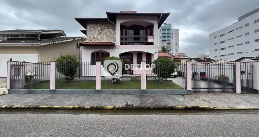 Casa à venda em centro biguaçu - sc | dois pisos e banheira com hidromassagem