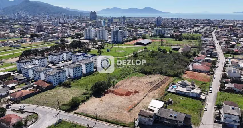Terreno à venda na Rua Julio Teodoro Martins, sn, Fundos, Biguaçu