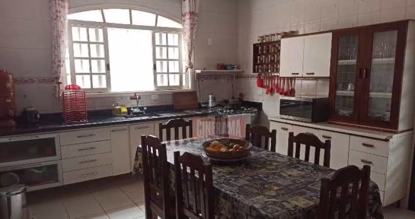 Sobrado à venda, 5 quartos, 2 suítes, 6 vagas, Jardim Virginia - Guarujá/SP