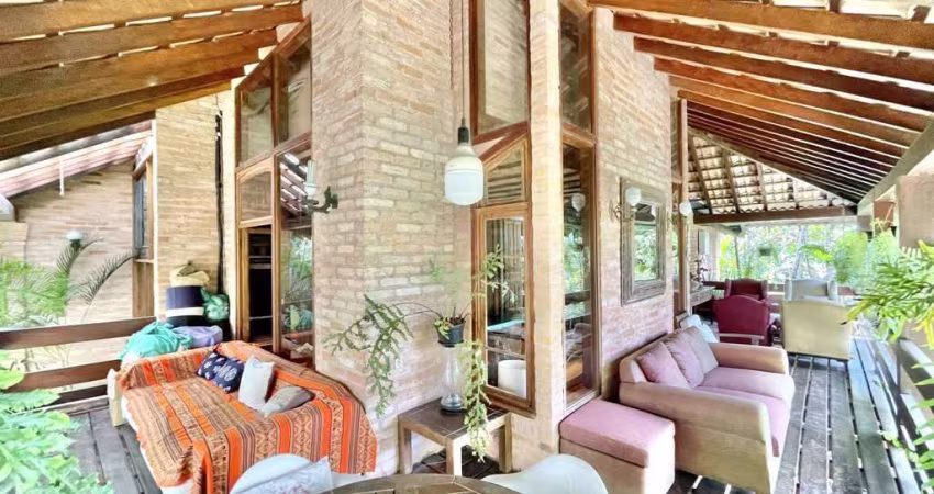 Casa com Terreno 3.300 m² - Rústica 3d/1ste + edícula. Arq. Pepe Asbun!