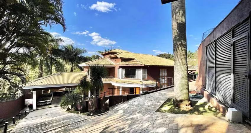 Moderna mansão com maravilhoso lazer!