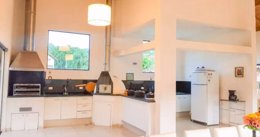 Casa diferenciada no condomínio Vila Verde - km 36 pela Raposo Tavares