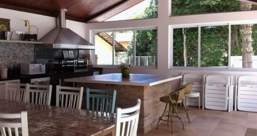 CASA DE ALTO PADRÃO com manutenção impecável, com área de lazer incrível!!!